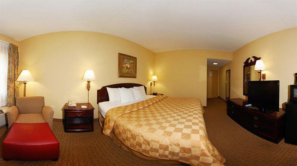 Clarion Pointe Hotel Charlottesville