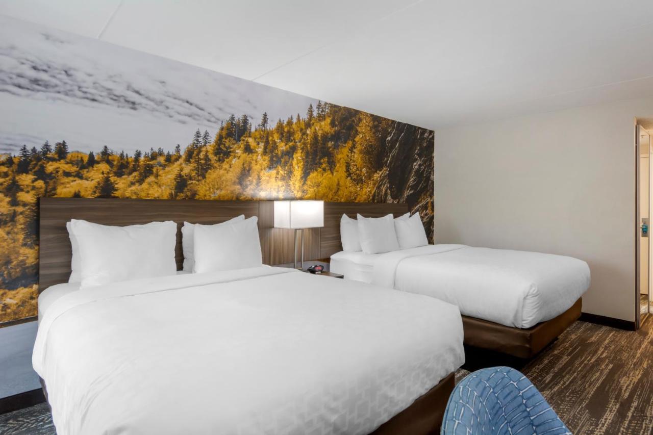 Hotel Clarion Pointe 3*