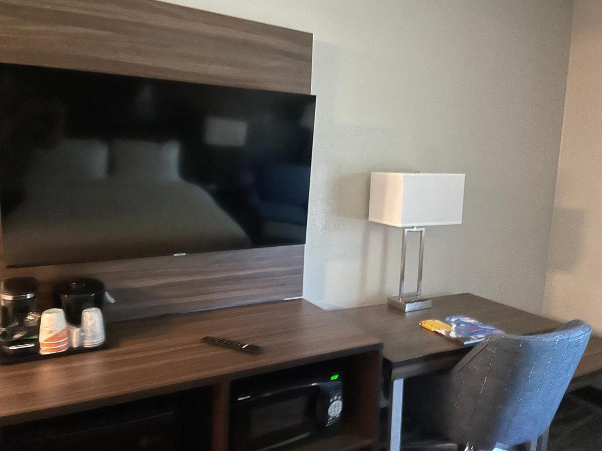 Hotel Clarion Pointe