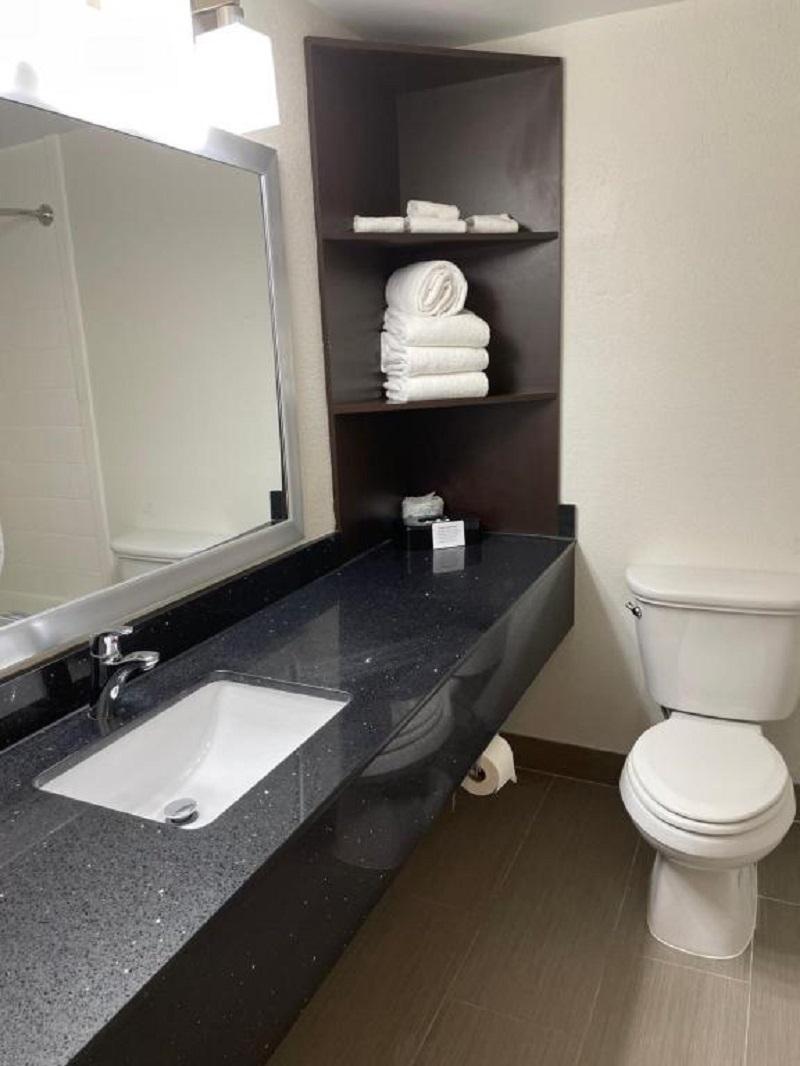 Clarion Pointe Hotel 3*