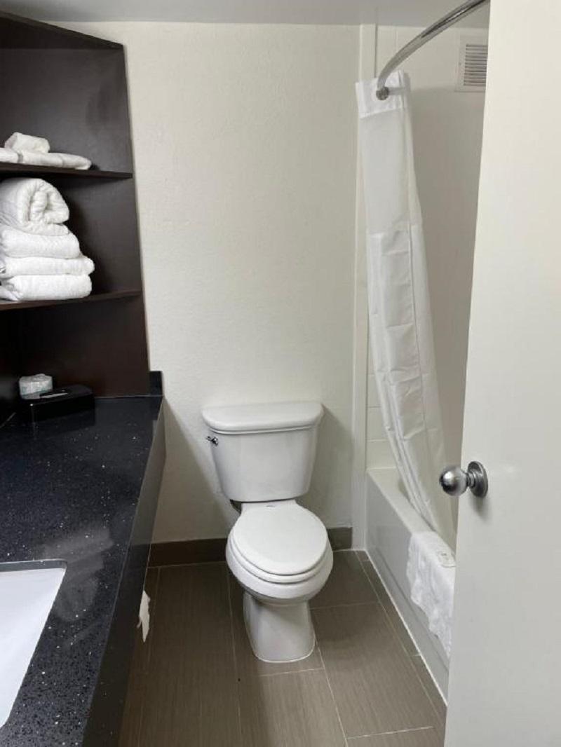 Clarion Pointe Hotel
