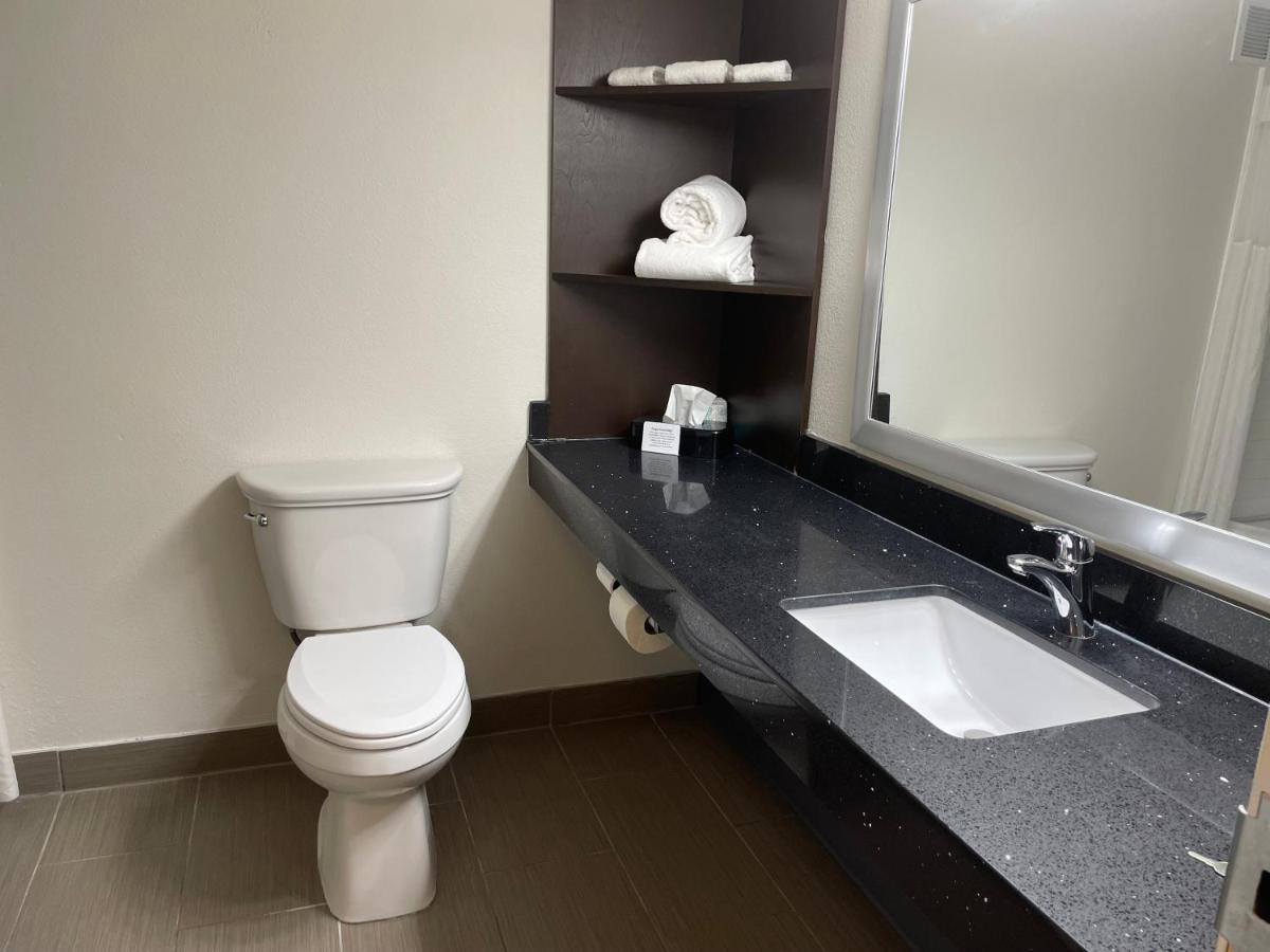 Hotel Clarion Pointe