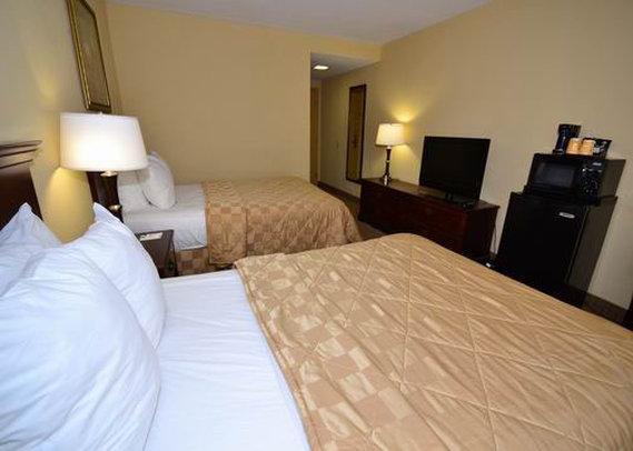 Hotel Clarion Pointe 3*